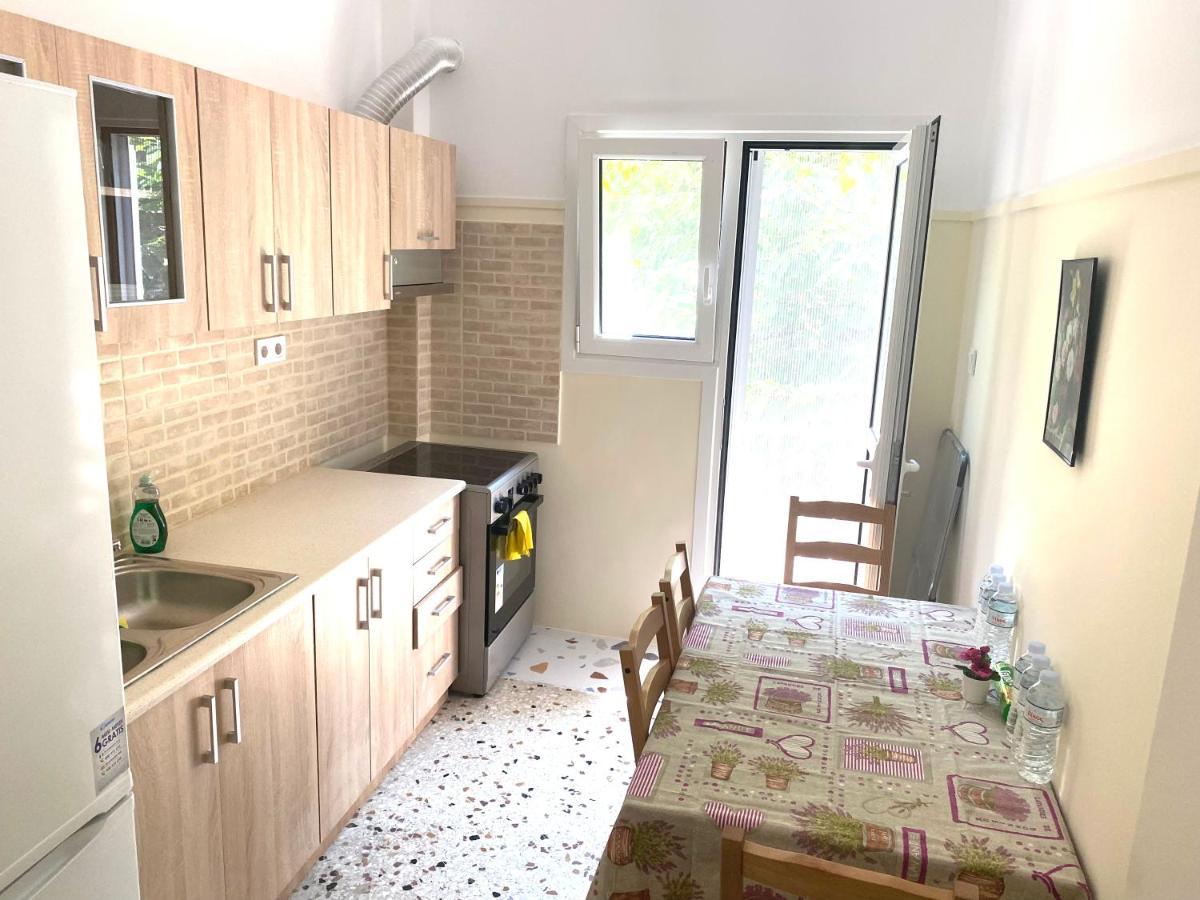 Апартаменти 3'Metrostation &Light Rail Station. Rn Northsouth Афіни Екстер'єр фото