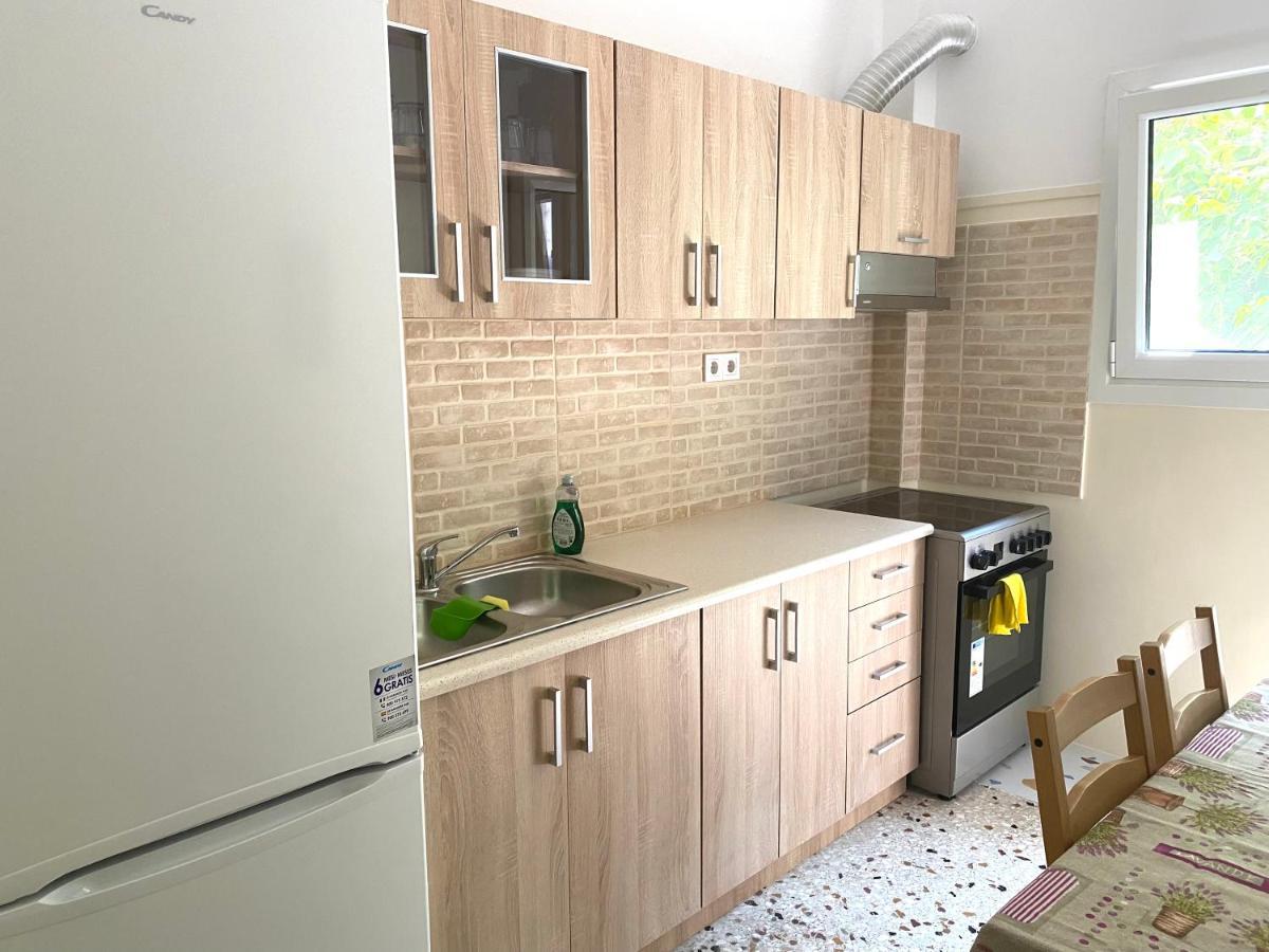 Апартаменти 3'Metrostation &Light Rail Station. Rn Northsouth Афіни Екстер'єр фото
